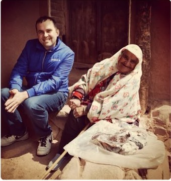 Michal Mazur with an older woman during fieldwork in Iran.