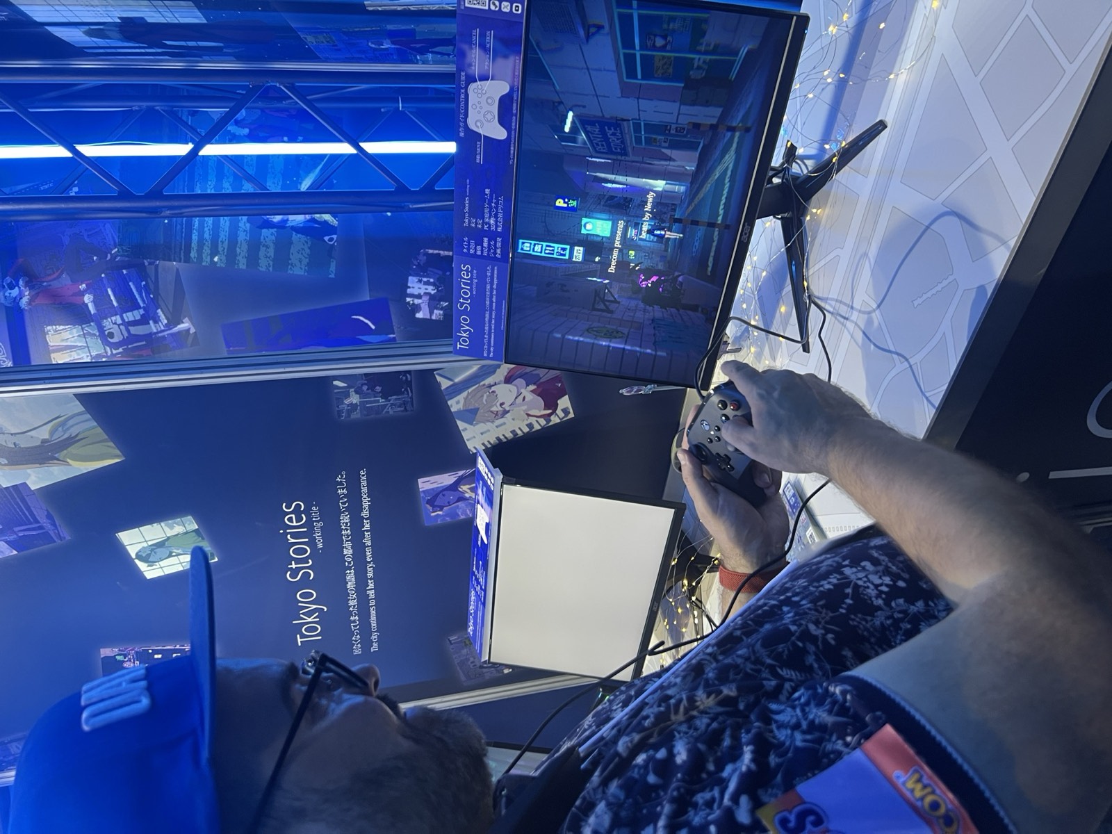 Michal Mazur testing the independent game Tokyo Stories at Tokyo Game Show.
